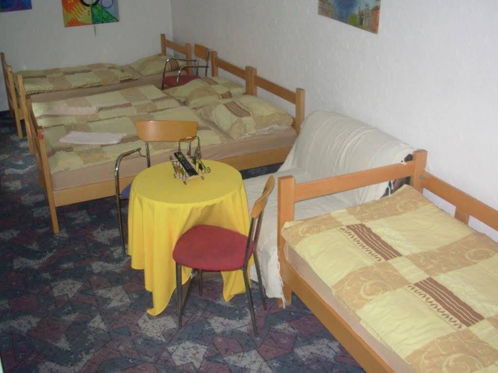 Hostel 021 โนวีซาด ภายนอก รูปภาพ